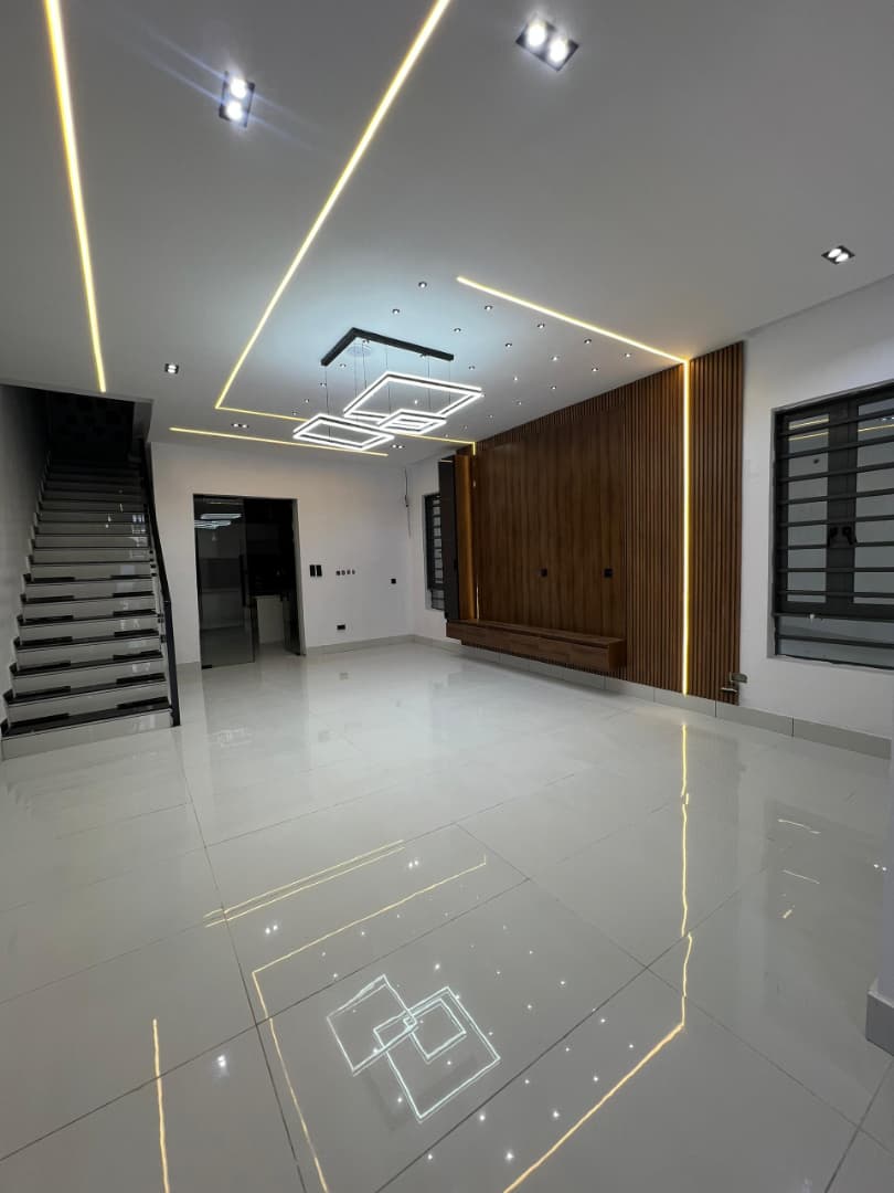 CONTEMPORARY 4 BEDROOM FULLY DETACHED DUPLEX WITH SWIMMING POOL