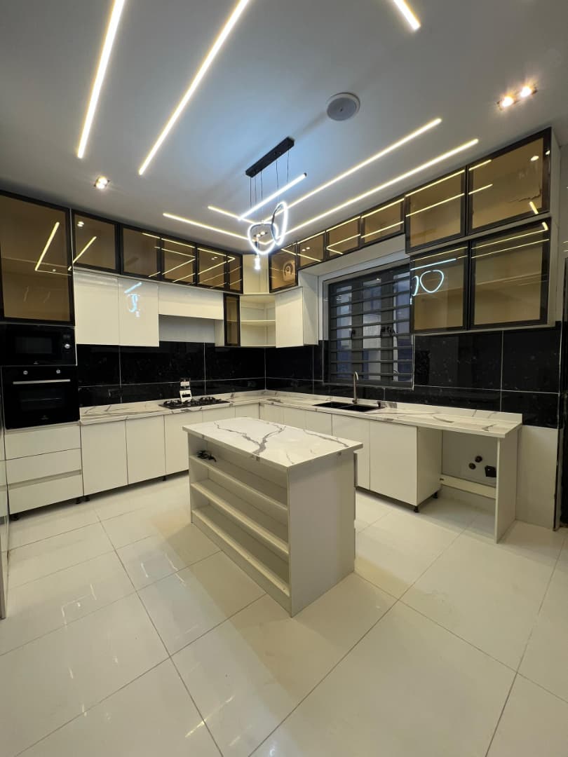 CONTEMPORARY 4 BEDROOM FULLY DETACHED DUPLEX WITH SWIMMING POOL