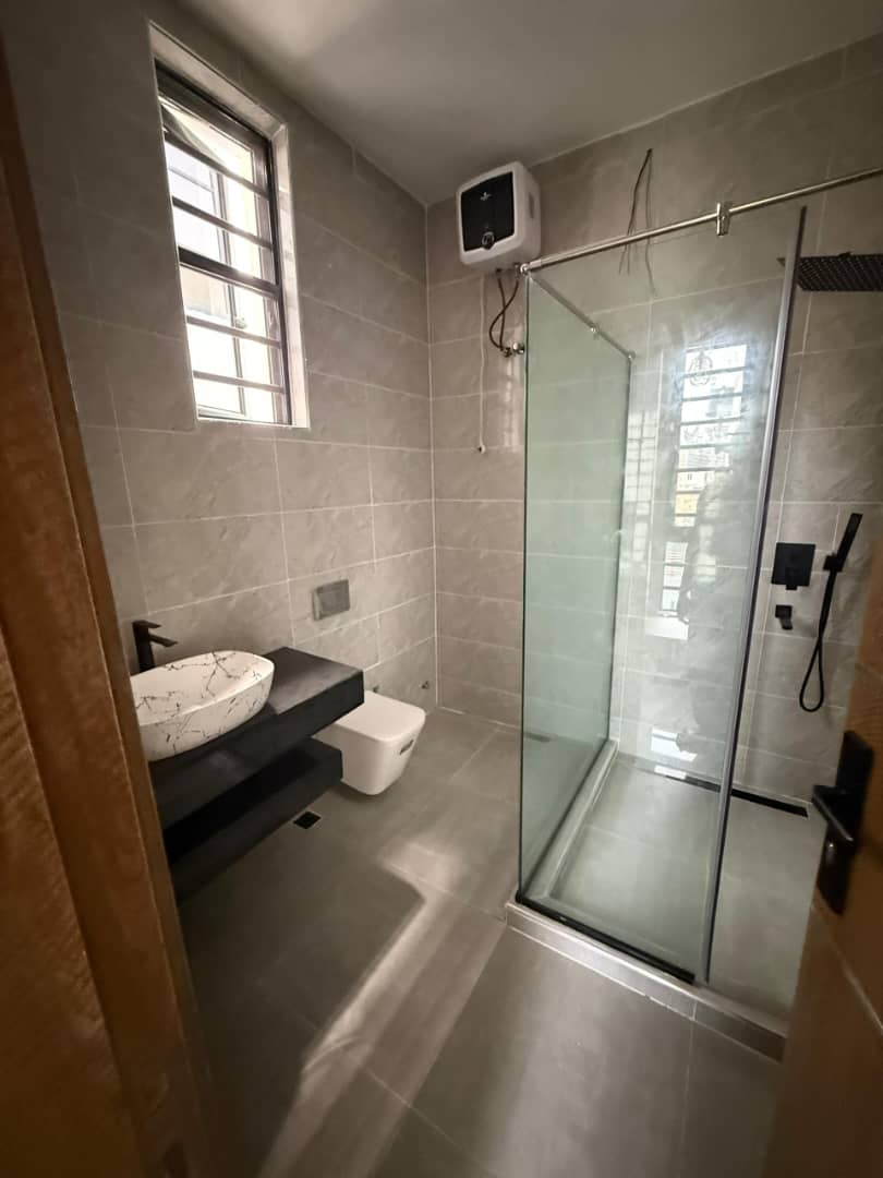 CONTEMPORARY 4 BEDROOM FULLY DETACHED DUPLEX WITH SWIMMING POOL