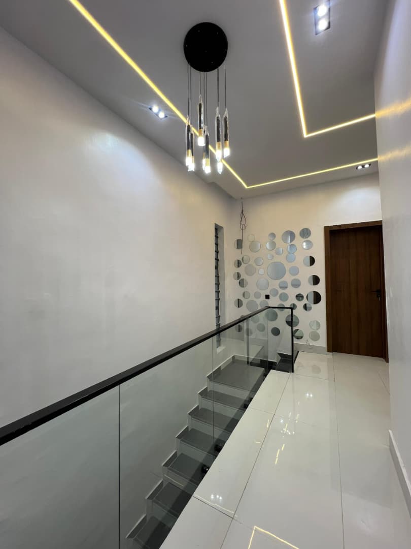 CONTEMPORARY 4 BEDROOM FULLY DETACHED DUPLEX WITH SWIMMING POOL