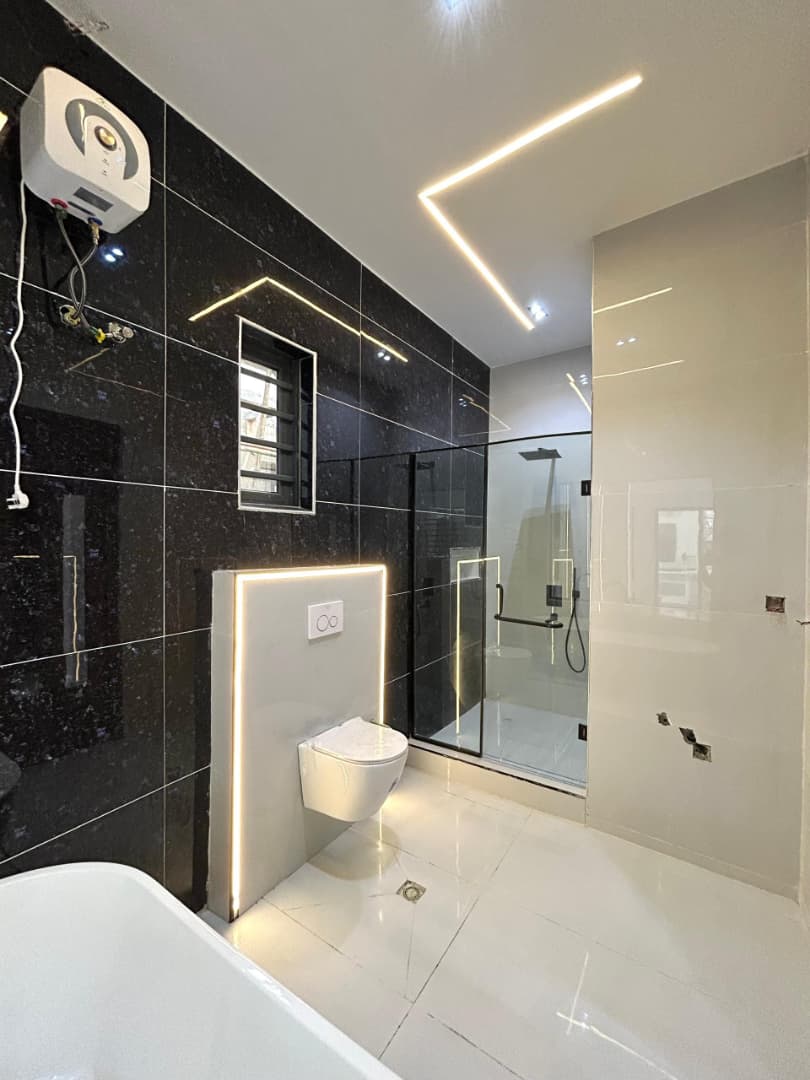 CONTEMPORARY 4 BEDROOM FULLY DETACHED DUPLEX WITH SWIMMING POOL