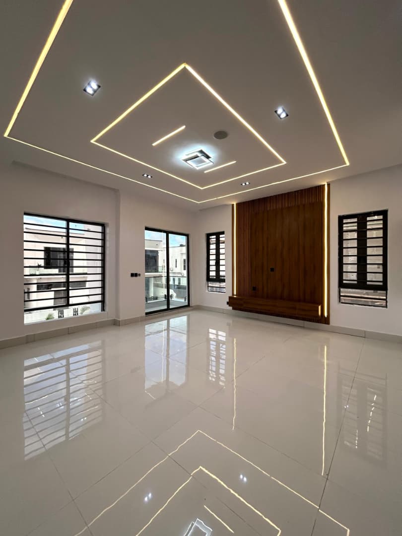 CONTEMPORARY 4 BEDROOM FULLY DETACHED DUPLEX WITH SWIMMING POOL