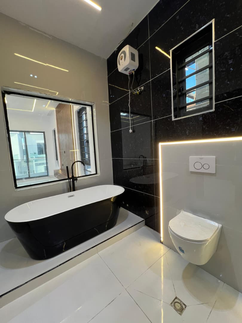 CONTEMPORARY 4 BEDROOM FULLY DETACHED DUPLEX WITH SWIMMING POOL