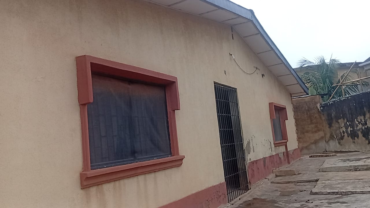 Detached 4 bedroom bungalow