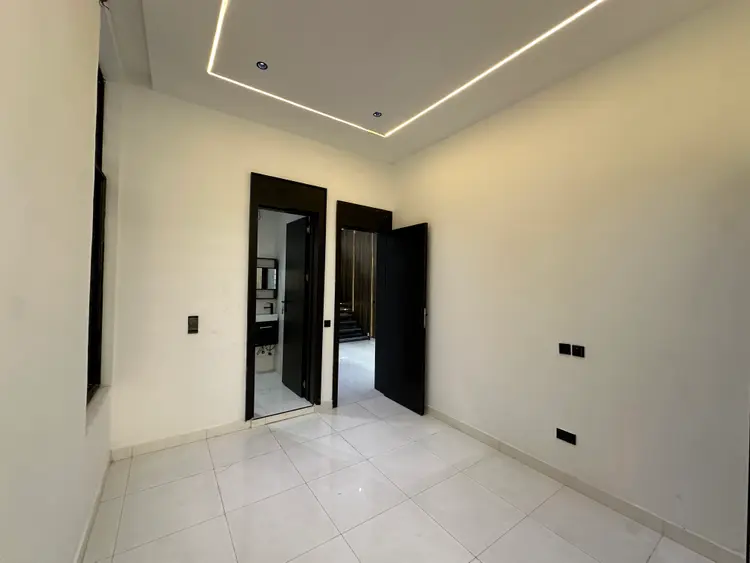 Super Luxury 5 Bedroom Fully Detached with BQ in Chevron