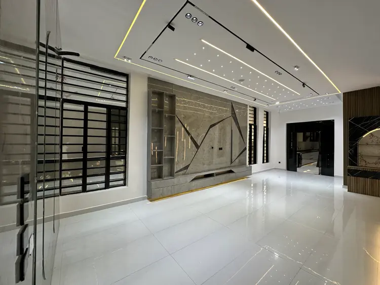 Super Luxury 5 Bedroom Fully Detached with BQ in Chevron
