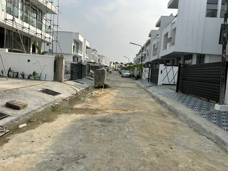 Super Luxury 5 Bedroom Fully Detached with BQ in Chevron