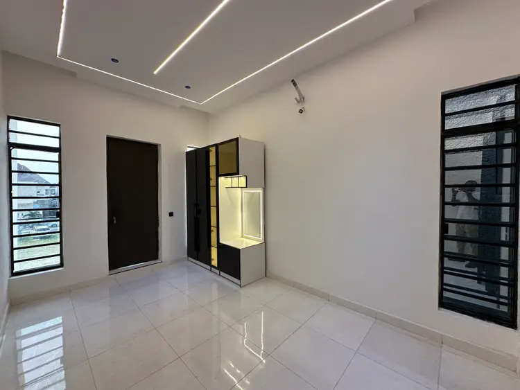 Super Luxury 5 Bedroom Fully Detached with BQ in Chevron