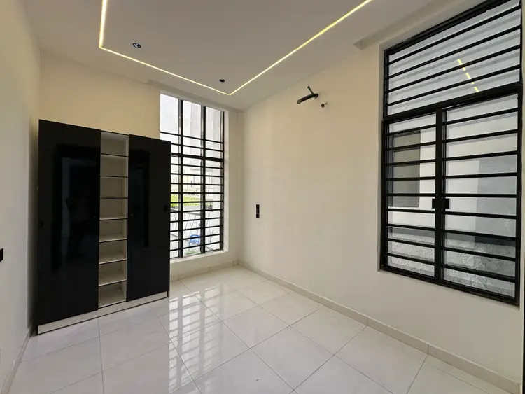 Super Luxury 5 Bedroom Fully Detached with BQ in Chevron