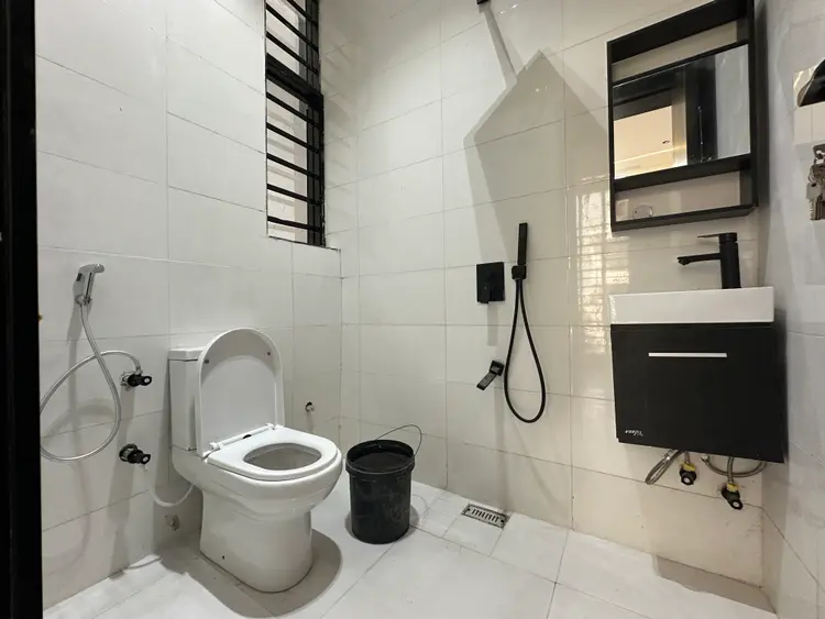 Super Luxury 5 Bedroom Fully Detached with BQ in Chevron