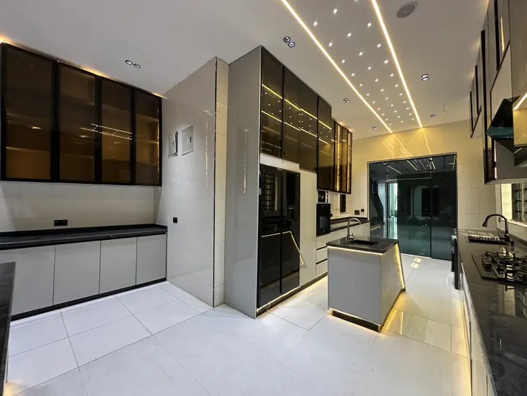 Super Luxury 5 Bedroom Fully Detached with BQ in Chevron