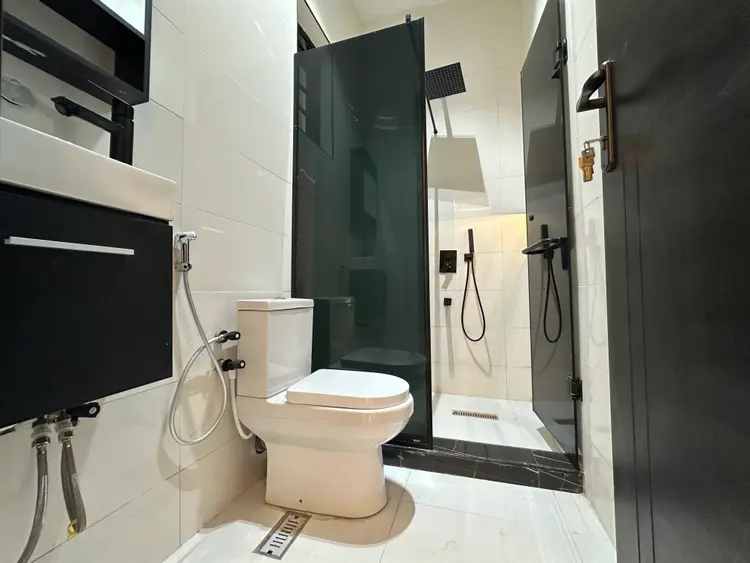 Super Luxury 5 Bedroom Fully Detached with BQ in Chevron
