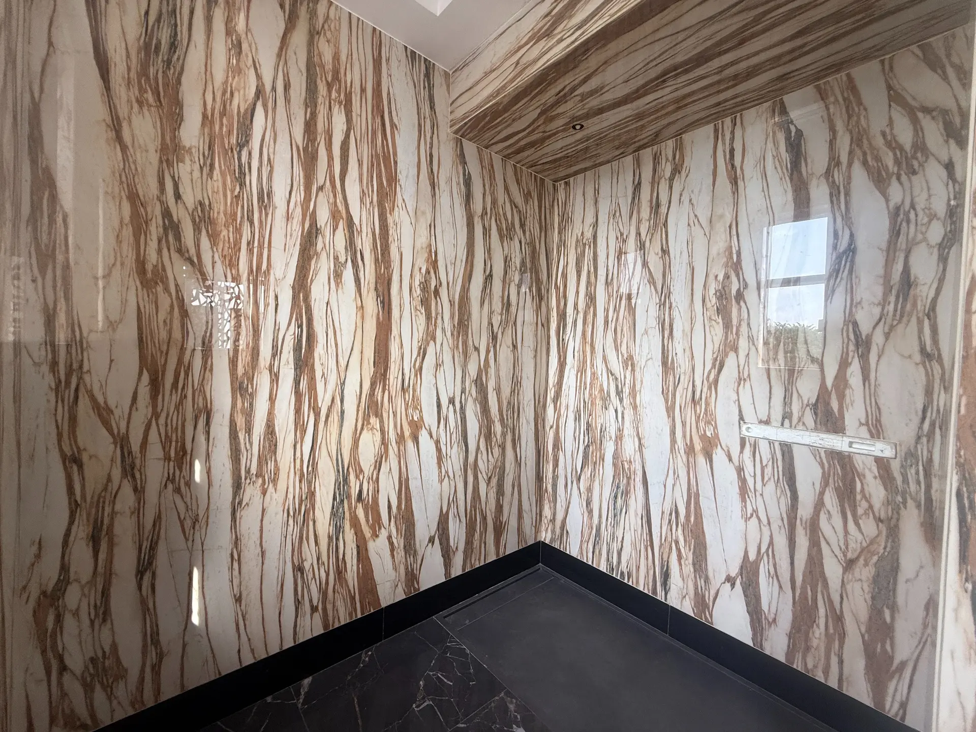 5 BEDROOM SEMI-DETACHED FOR SALE — VICTORIA ISLAND