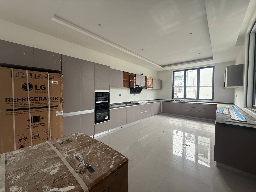 6 BEDROOM FULLY DETACHED DUPLEX FOR SALE — BANANA ISLAND, IKOYI