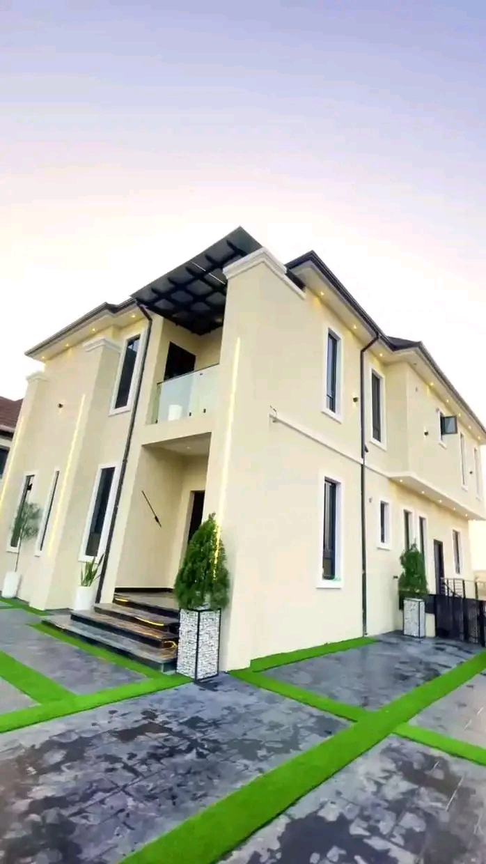 Luxury 4 bedroom detached duplex