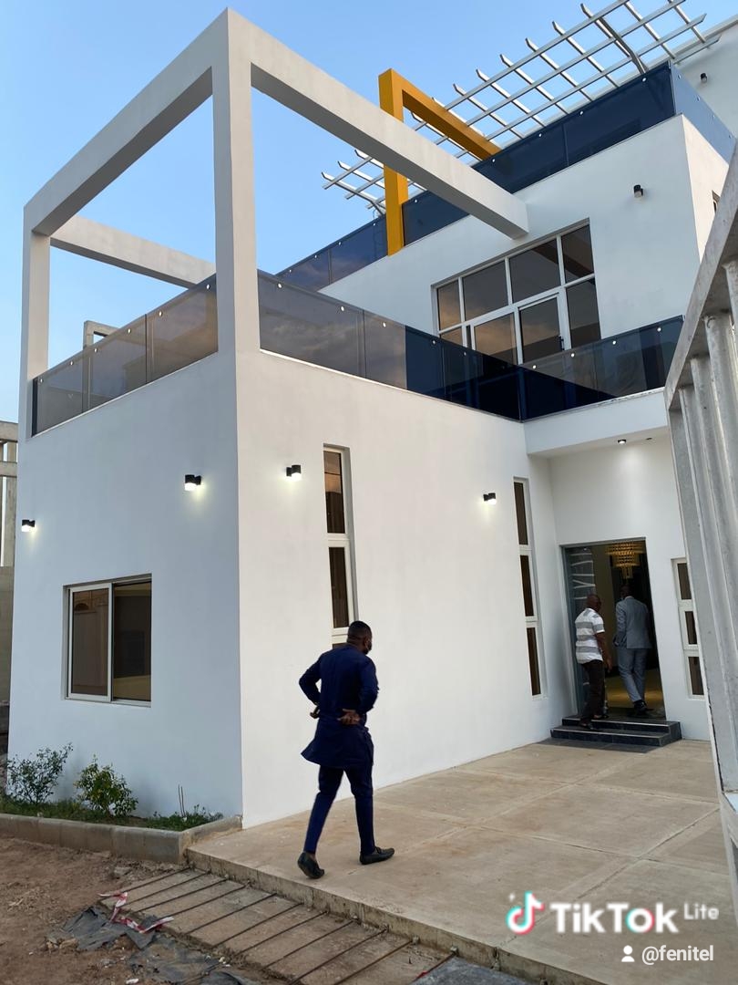 Smart and Luxury 5bedroom fully detached duplex with Bq