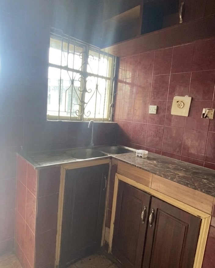 Spacious 2 bedroom flat for rent