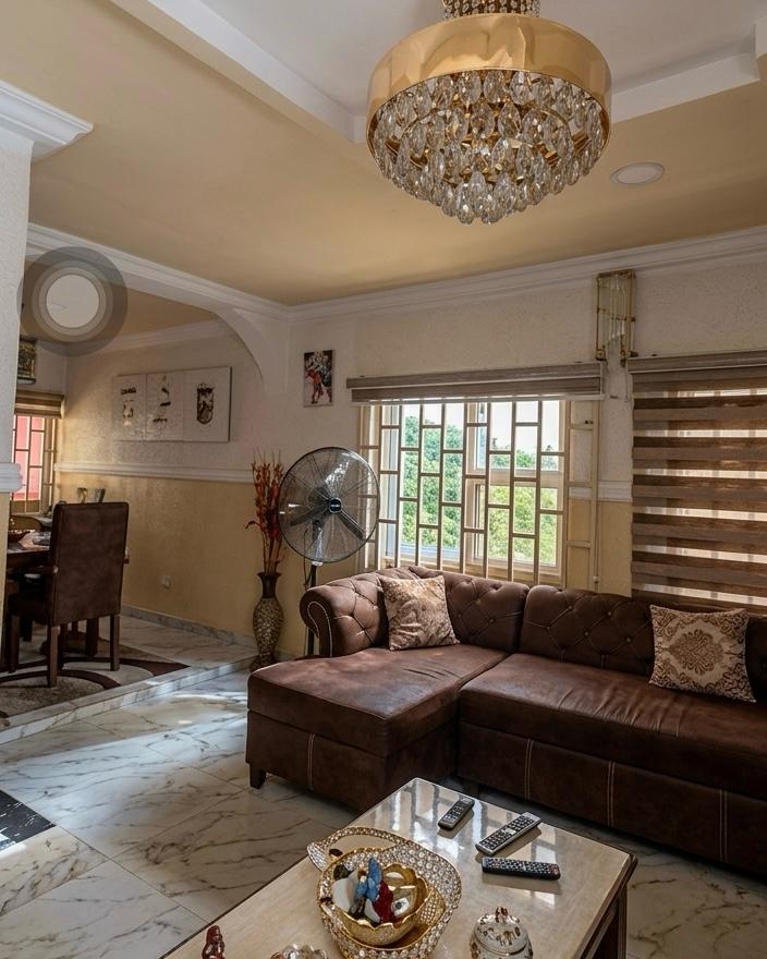 3 Bedroom Bungalow with 5 shops for sale