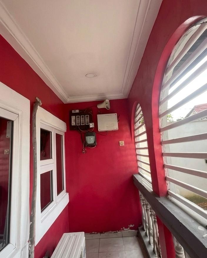 3 Bedroom Bungalow with 5 shops for sale