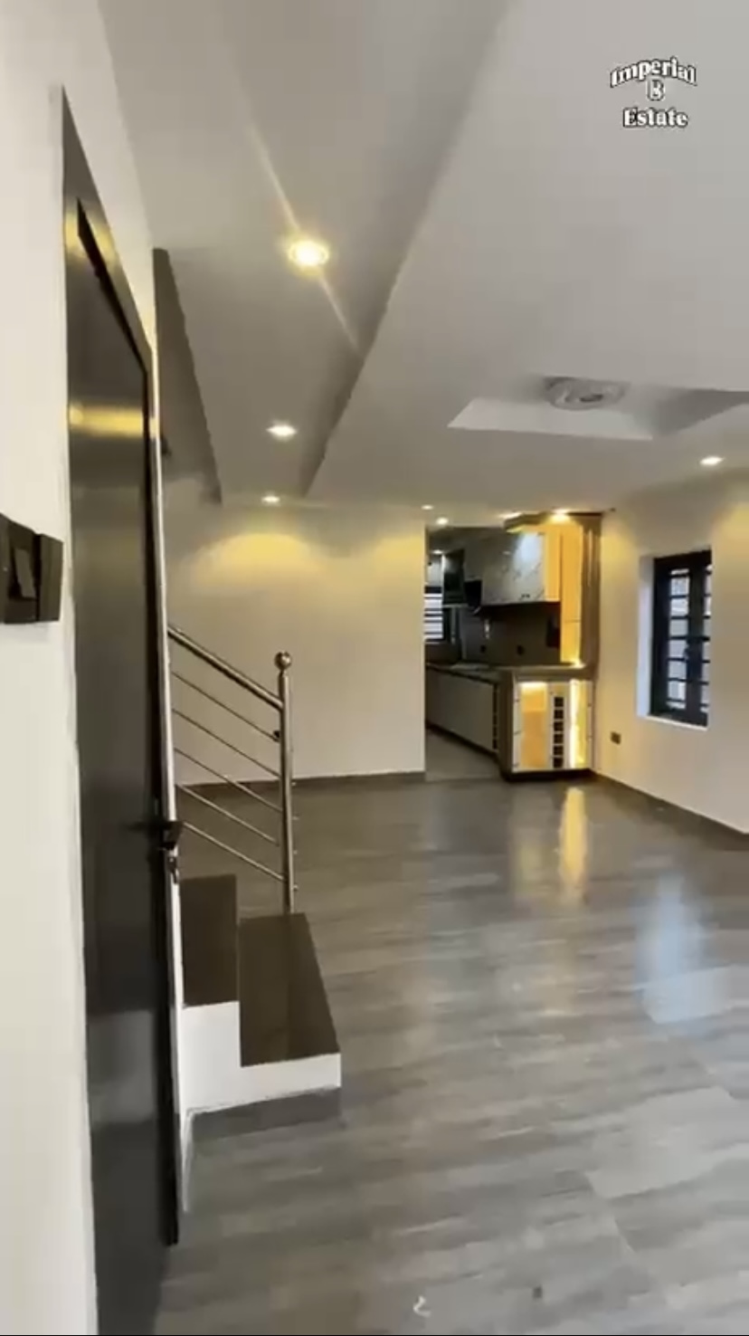 Newly Built 8 units of 3 bedrooms Terrace Duplex