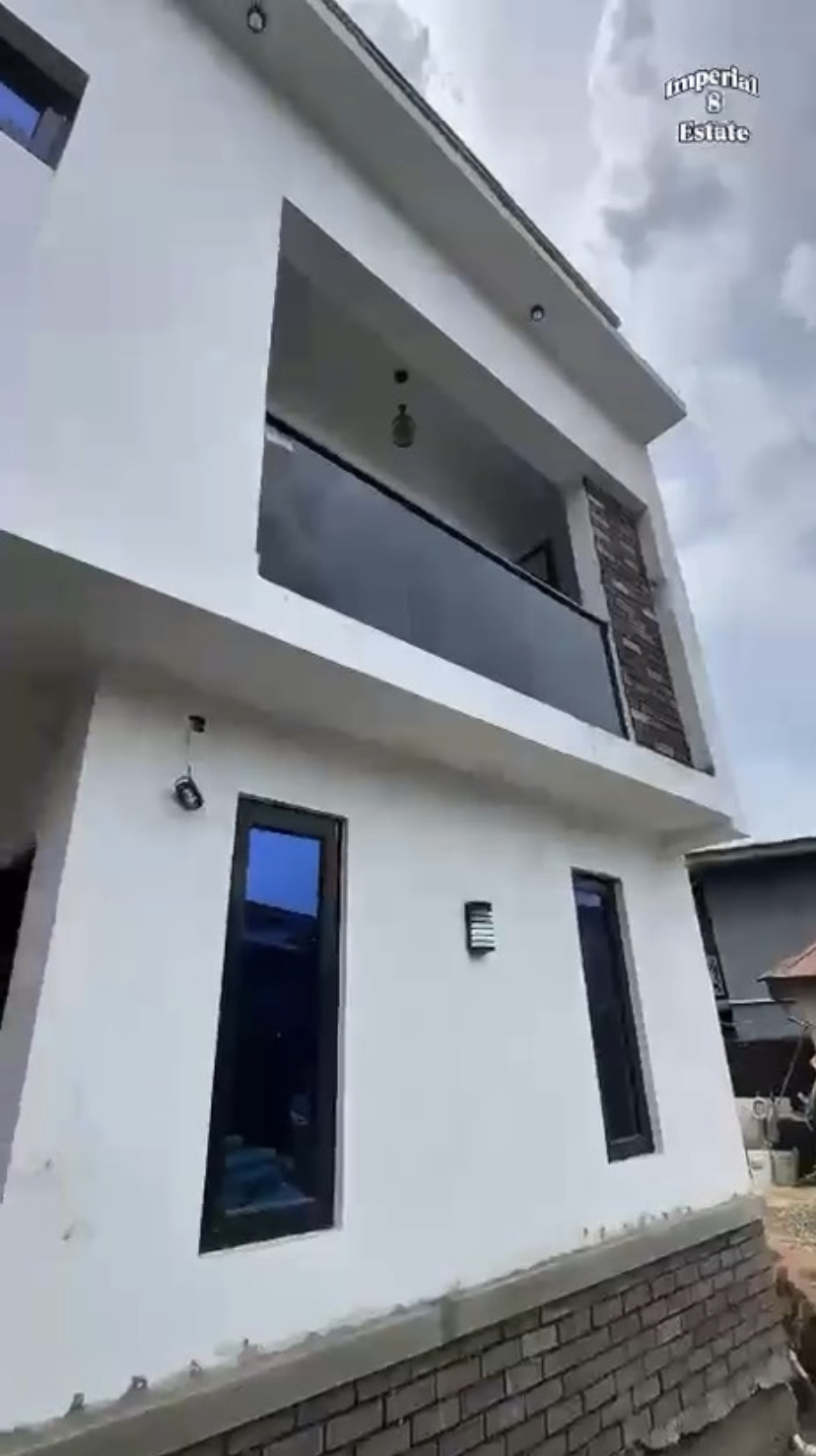 Newly Built 8 units of 3 bedrooms Terrace Duplex