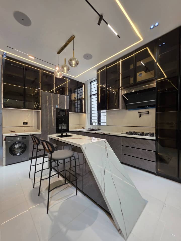 5 BEDROOM PLUS BQ DETACHED FOR SALE