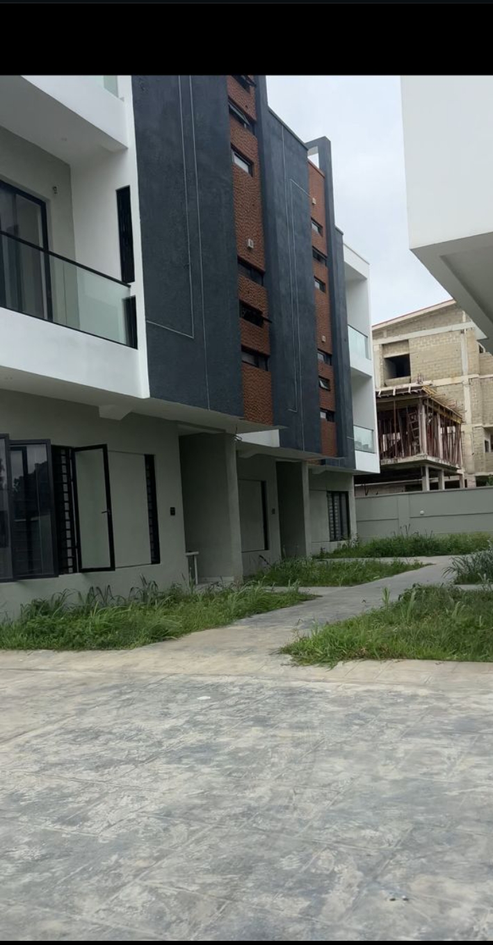 4 Bedroom flat