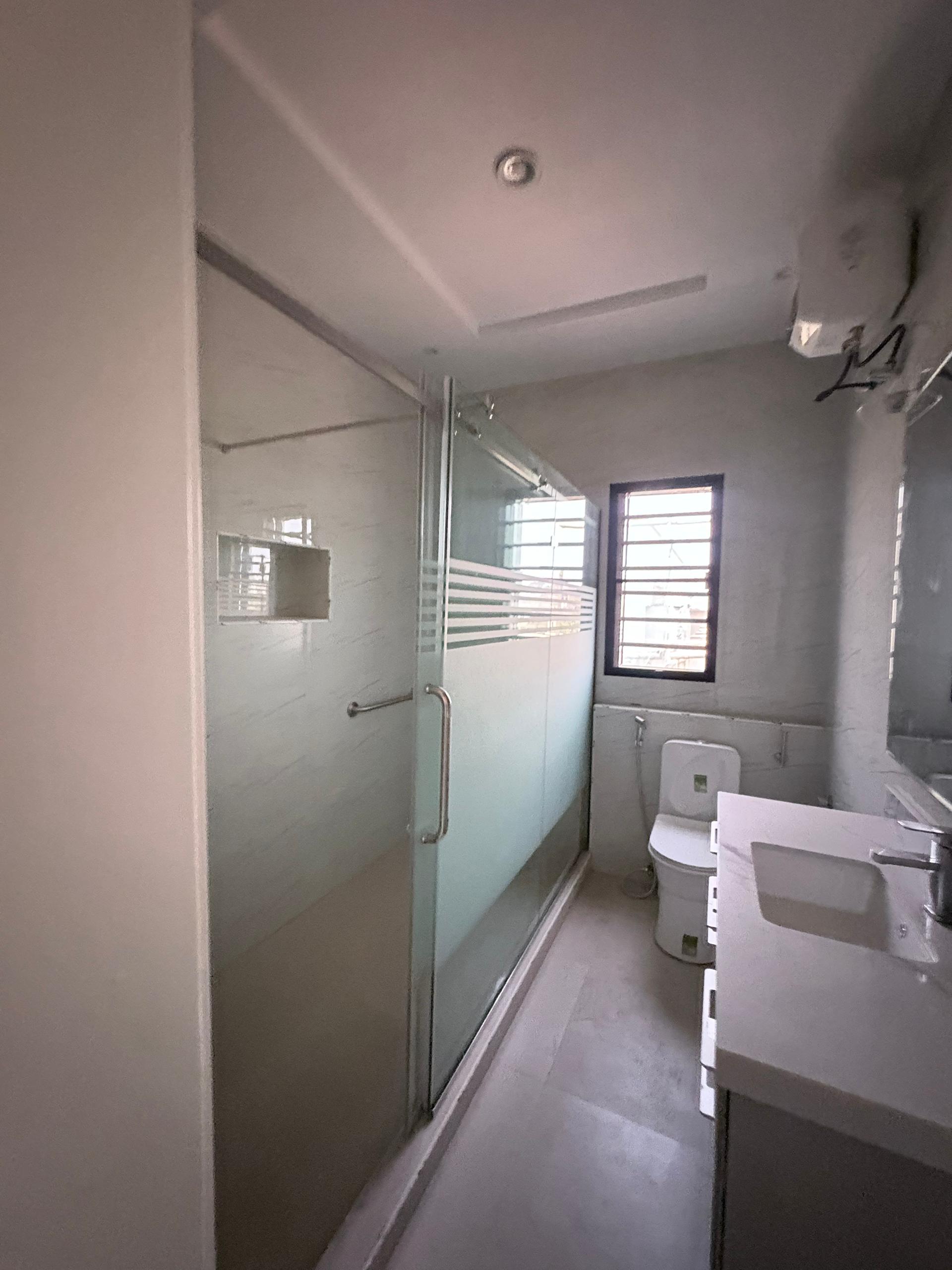 FULLY DETACHED 5-BEDROOM DUPLEX WITH ROOM AND PARLOUR BQ