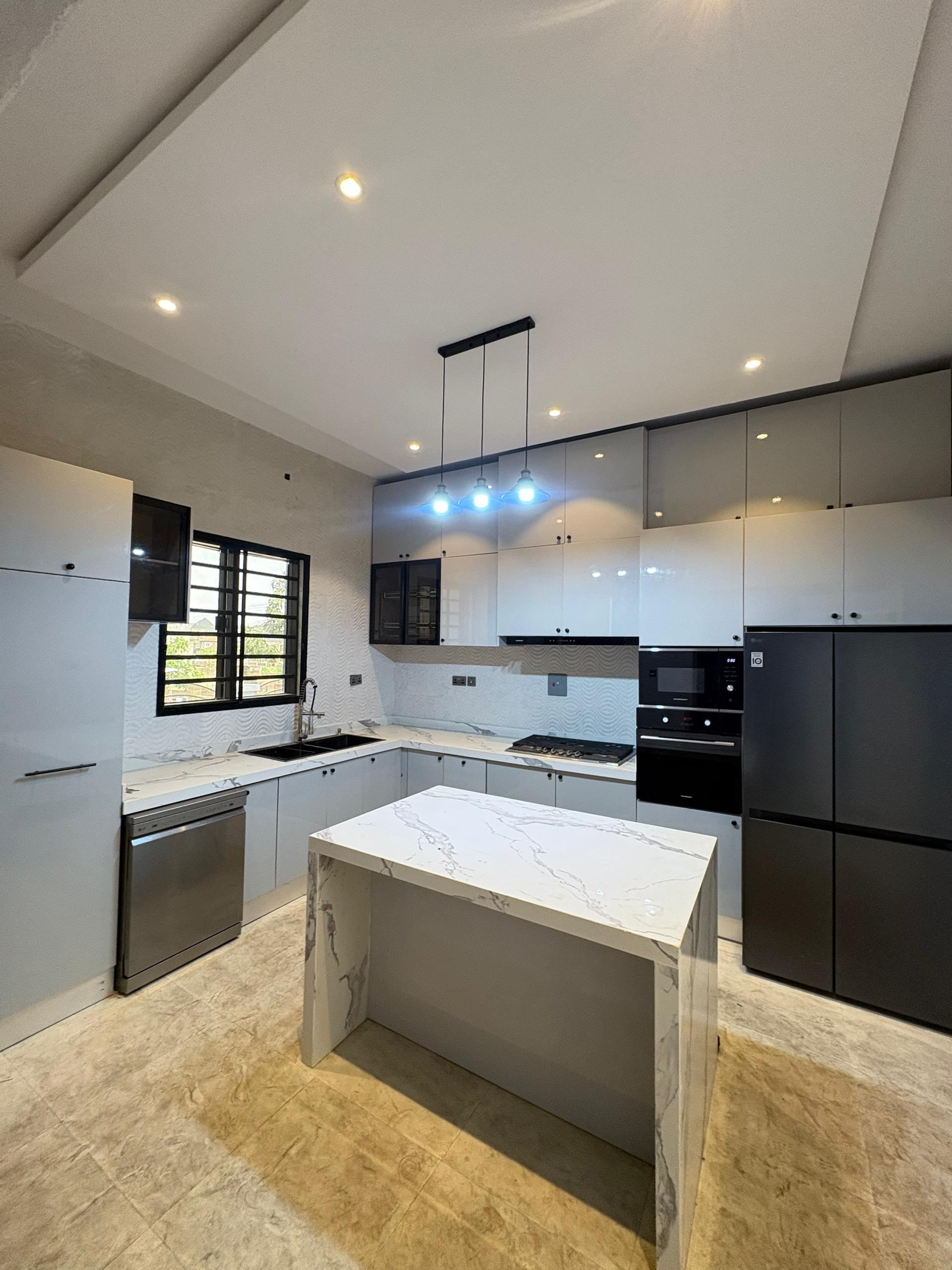 FULLY DETACHED 5-BEDROOM DUPLEX WITH ROOM AND PARLOUR BQ