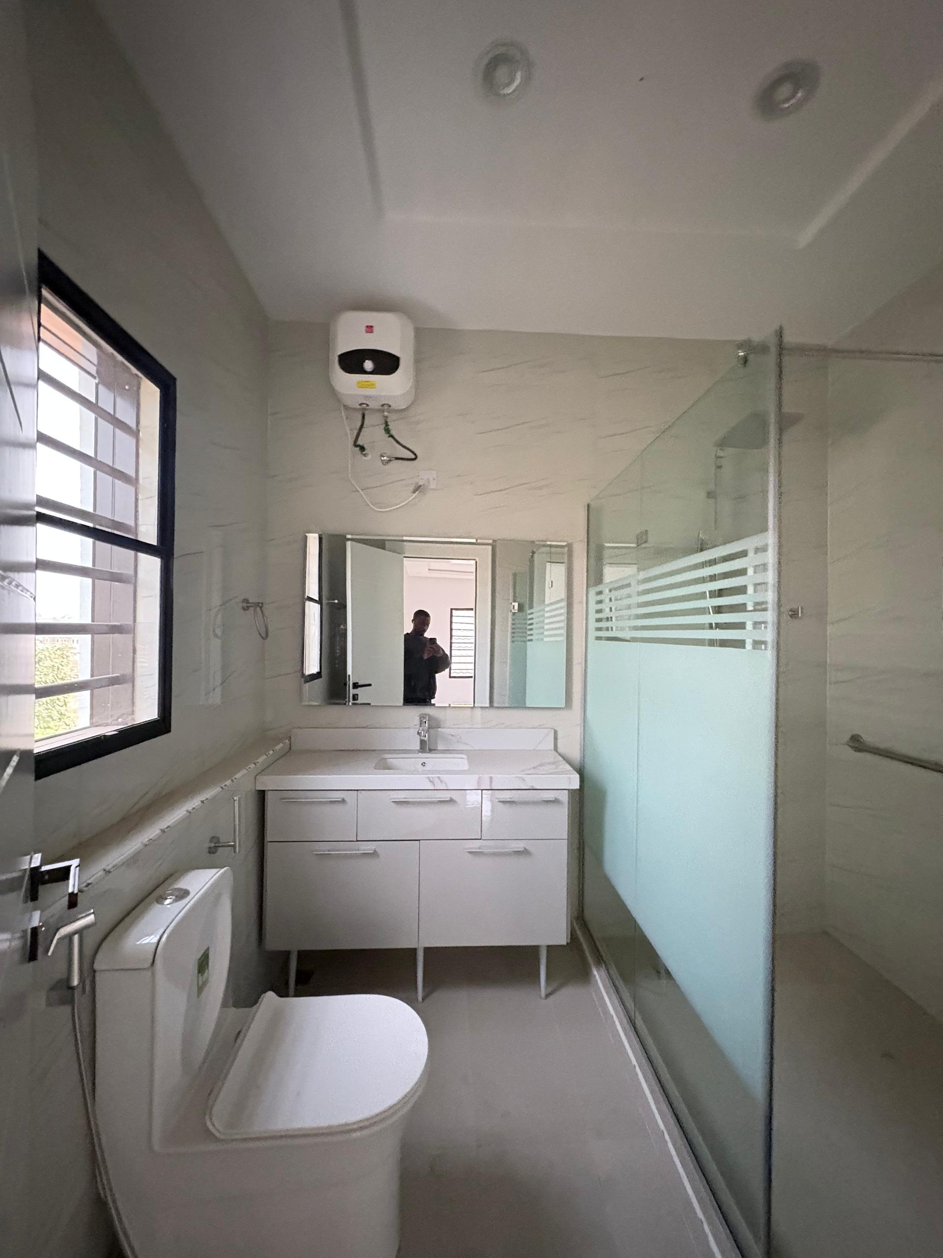 FULLY DETACHED 5-BEDROOM DUPLEX WITH ROOM AND PARLOUR BQ