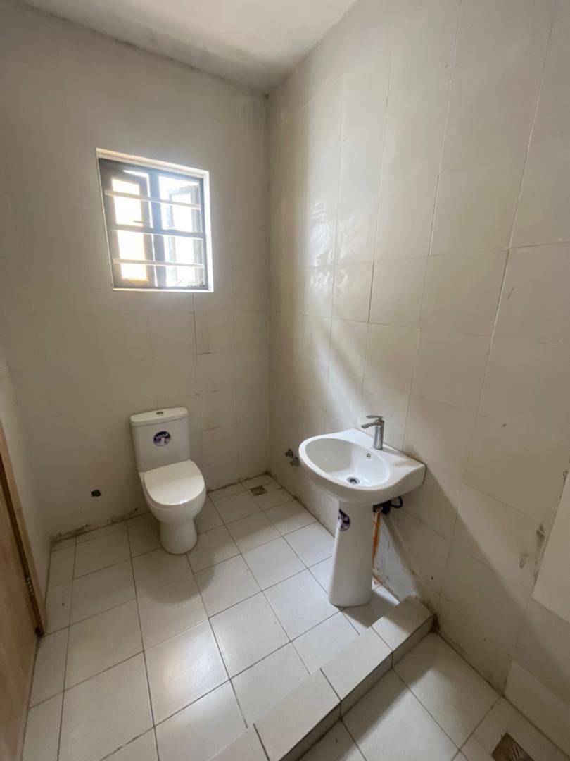 4 Bedroom Terraced Duplex LOMMON GARDEN ESTATE,ORCHID.