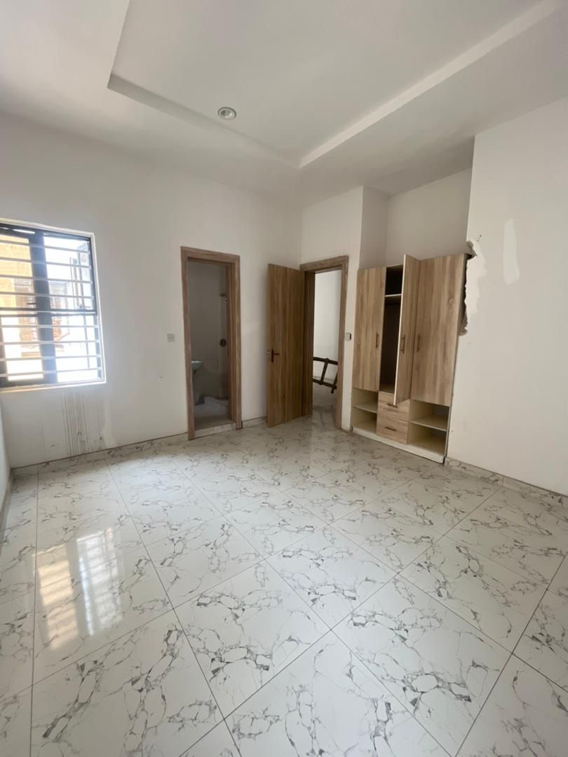 4 Bedroom Terraced Duplex LOMMON GARDEN ESTATE,ORCHID.