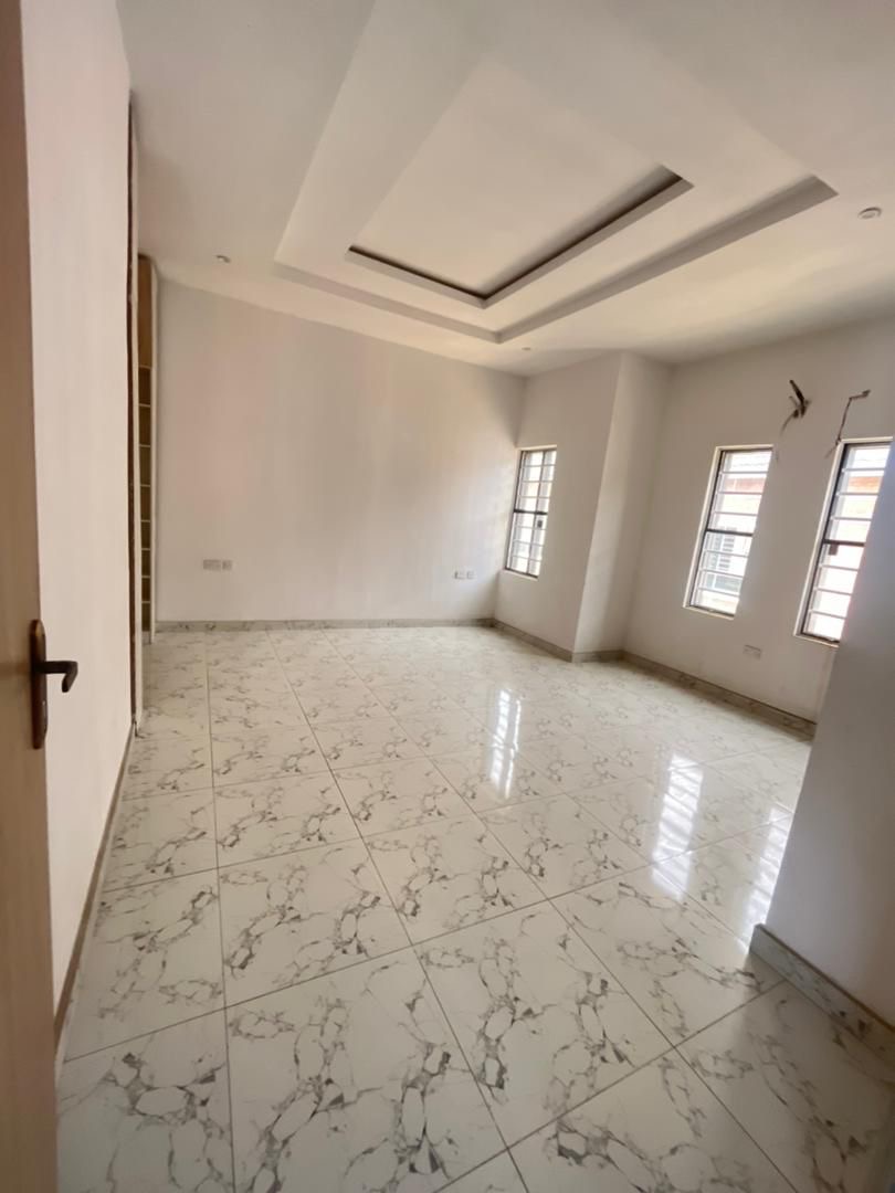4 Bedroom Terraced Duplex LOMMON GARDEN ESTATE,ORCHID.