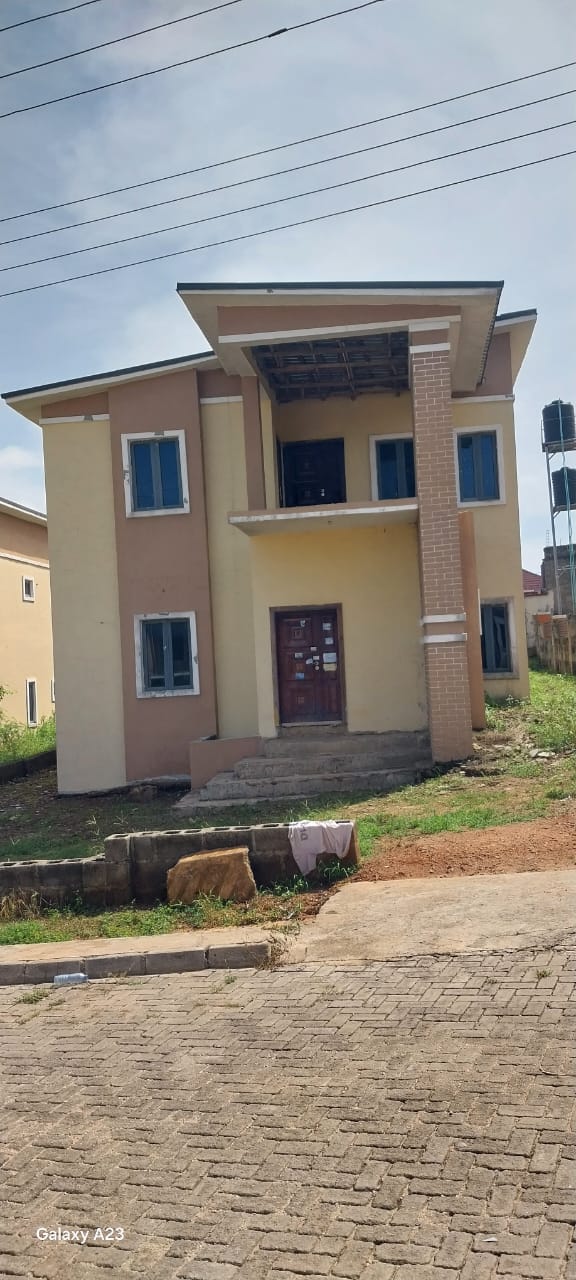 Distress alert fresh 70% finishing 4-bedroom duplex and BQ at the back