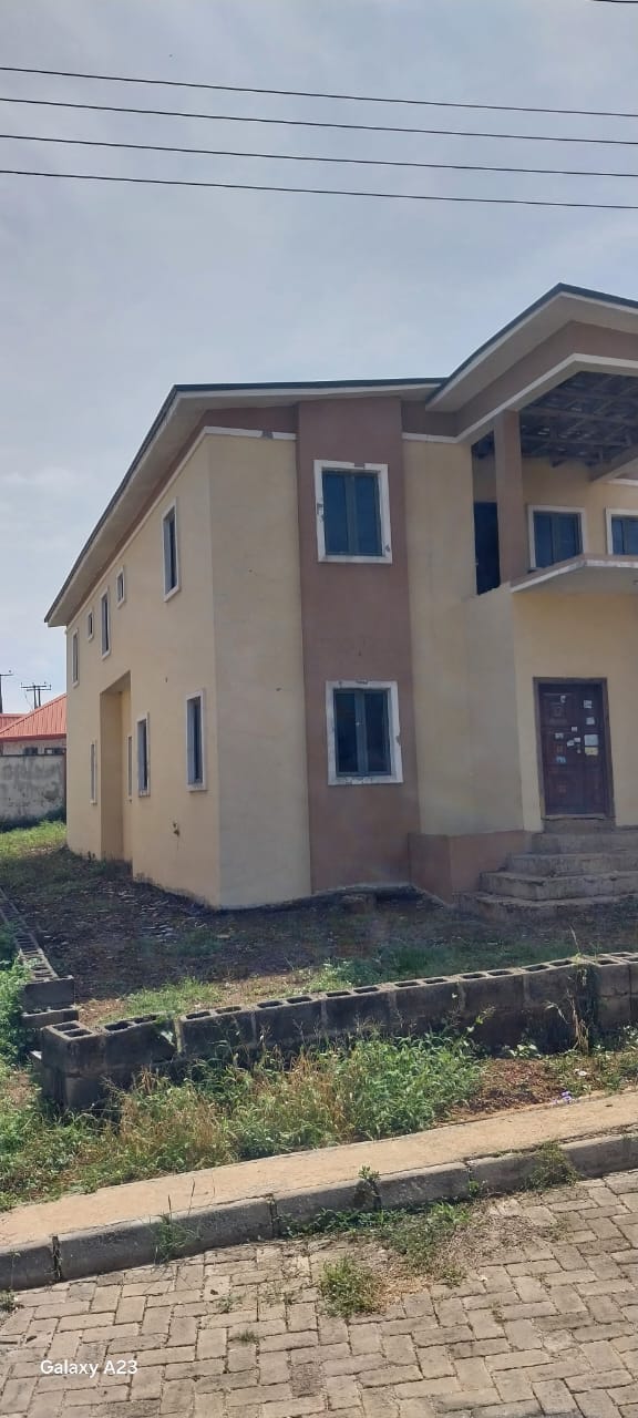 Distress alert fresh 70% finishing 4-bedroom duplex and BQ at the back