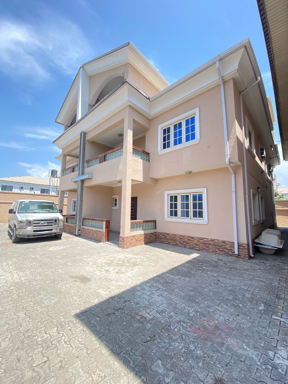 Luxury 5 bedroom detached duplex for rent