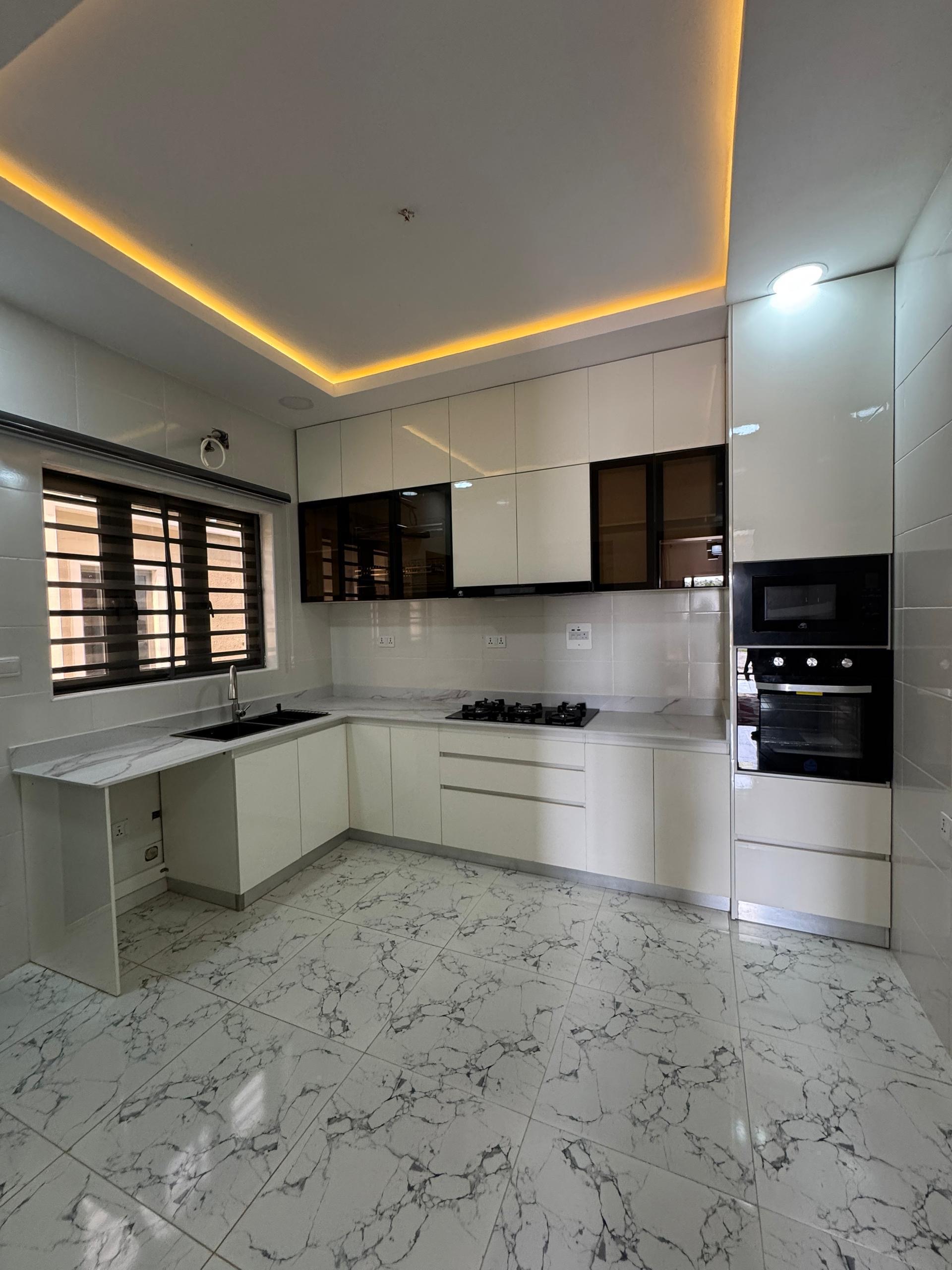 Luxury 3 bedroom fully detached bungalow + BQ