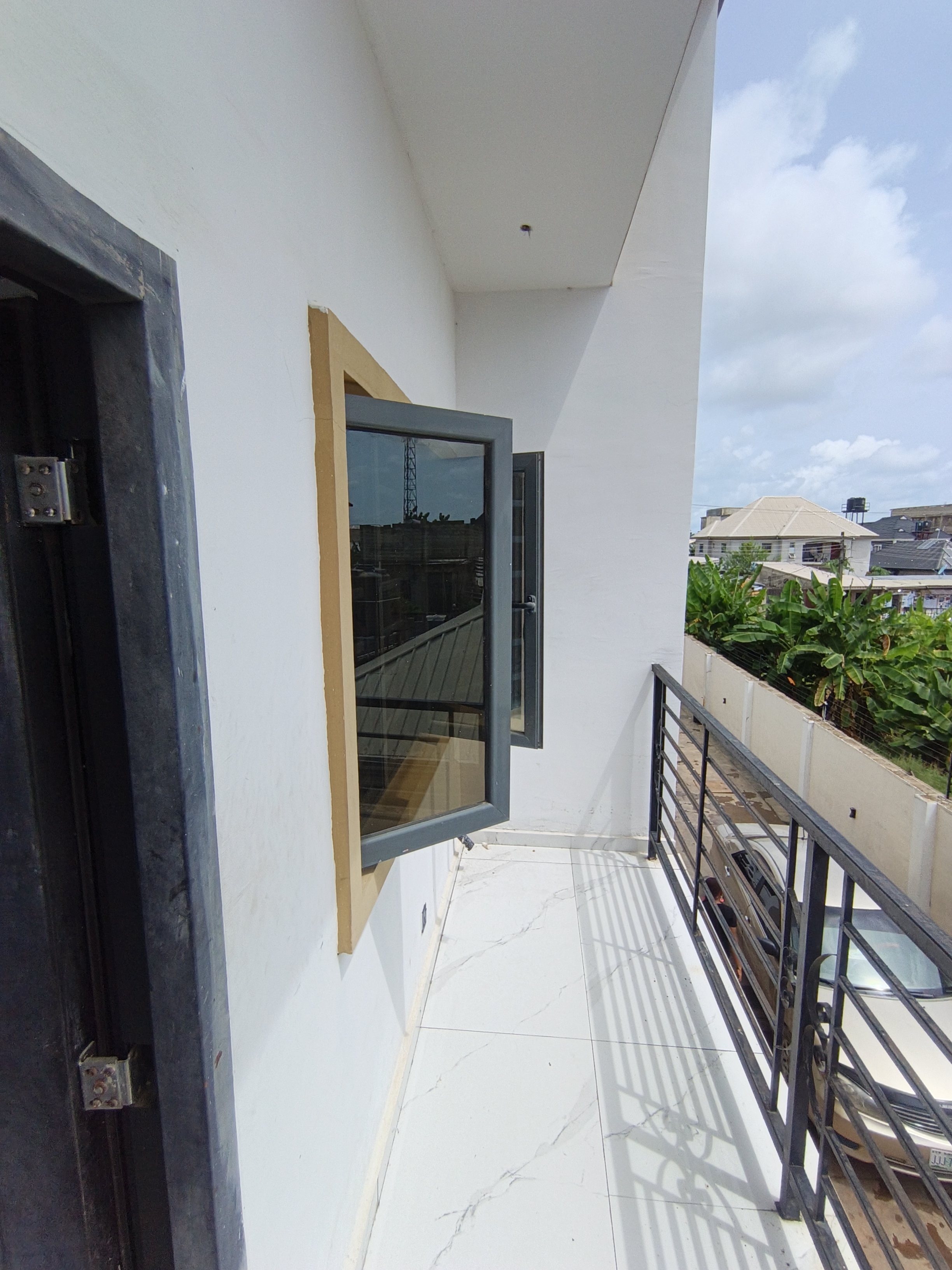Fresh 2bed upstairs in silver land 3m rent