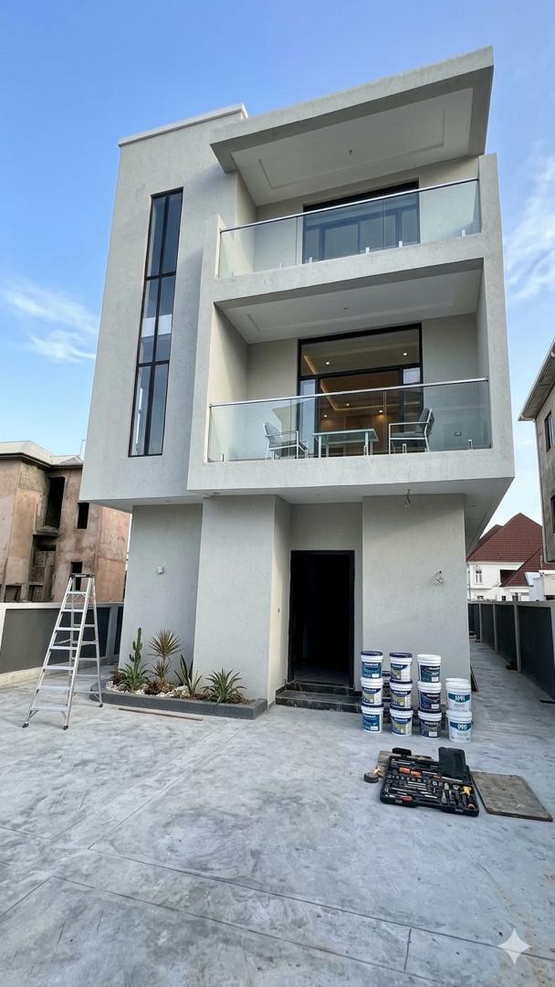DIRECT BRIEF   Four bedroom duplex with BQ all en-suite
