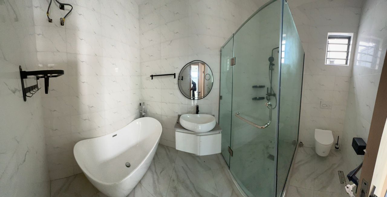 LUXURY 5 BEDROOM FULLY DETACHED DUPLEX WITH SWIMMING POOL