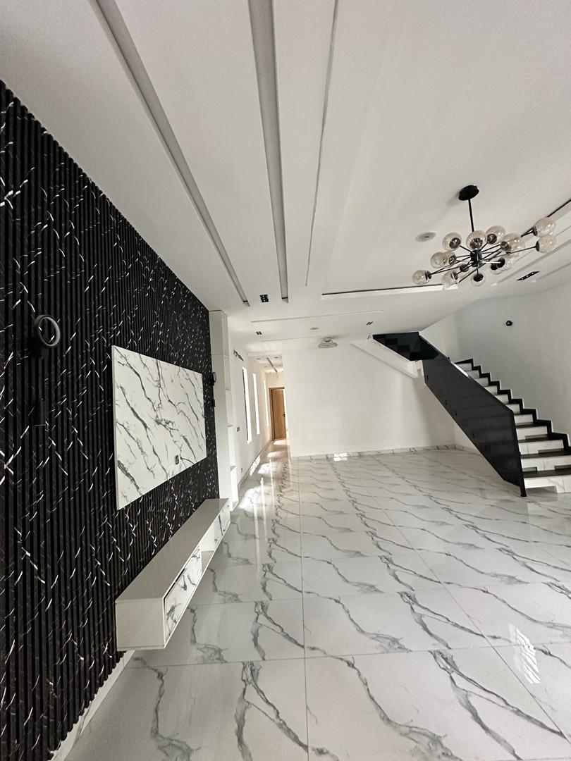 LUXURY 5 BEDROOM FULLY DETACHED DUPLEX WITH SWIMMING POOL