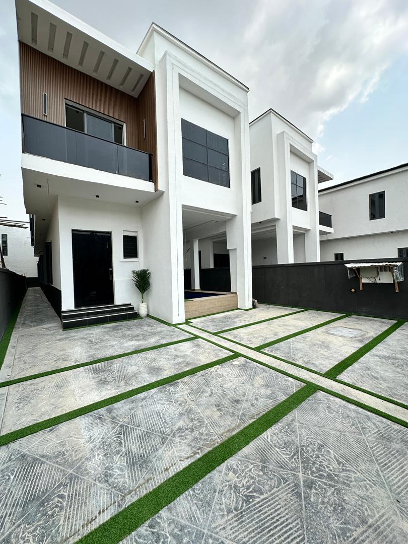 LUXURY 5 BEDROOM FULLY DETACHED DUPLEX WITH SWIMMING POOL