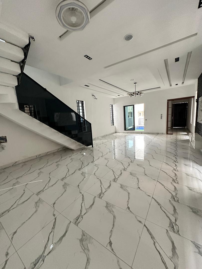 LUXURY 5 BEDROOM FULLY DETACHED DUPLEX WITH SWIMMING POOL